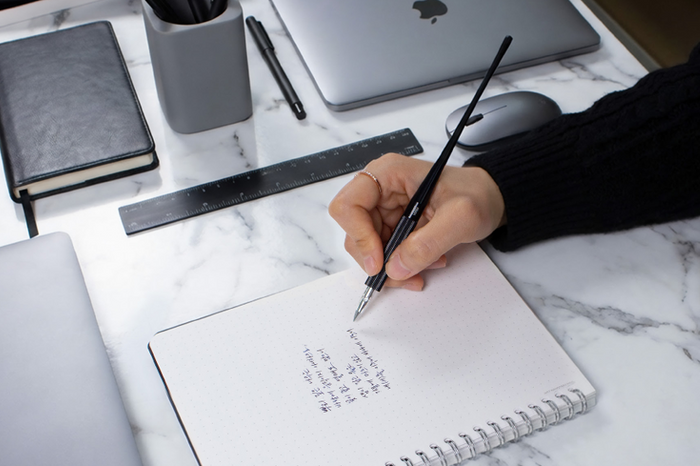 Colorverse Shuttle Large Nib Holder - Black