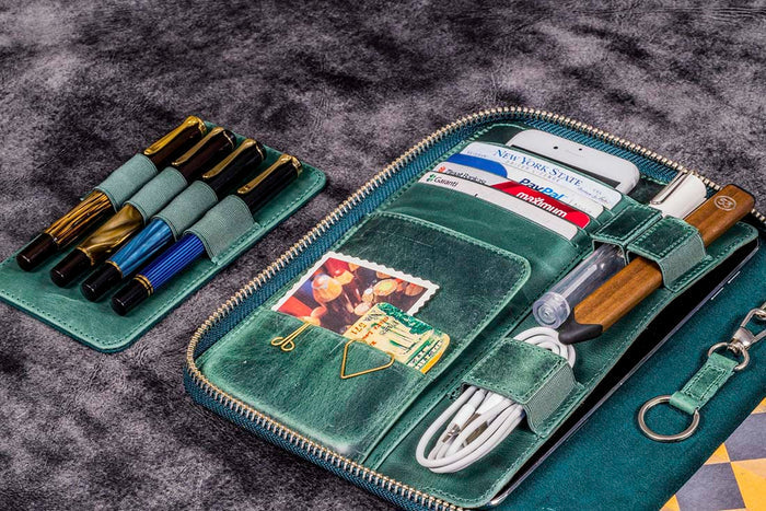Galen Leather | Funda Leather Zippered Hobonichi Cousin A5 Planner Folio Crazy Horse Forest Green