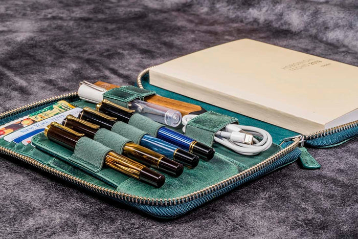 Galen Leather | Funda Leather Zippered Hobonichi Cousin A5 Planner Folio Crazy Horse Forest Green