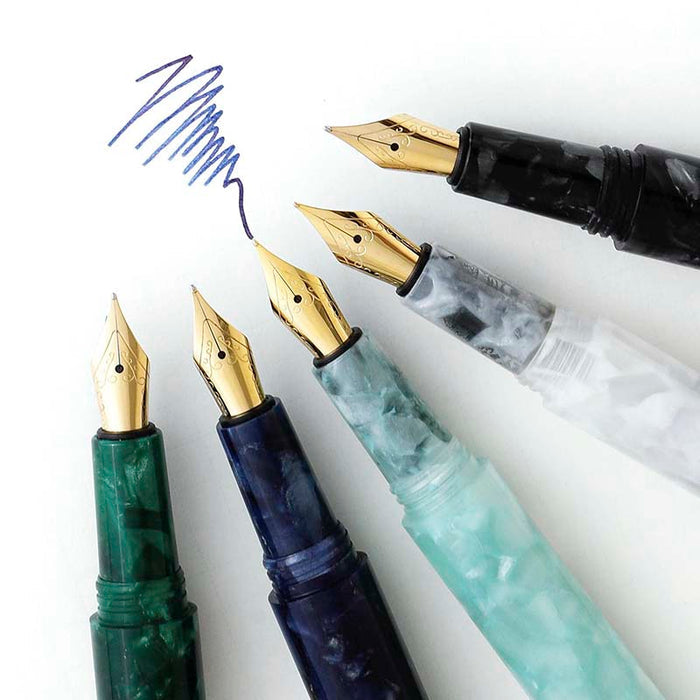 Hightide | Pluma Estilográfica Marbled Attaché Navy (F)