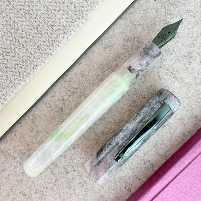 Hinze Pen Company Fountain Pen - Hearts Desire
