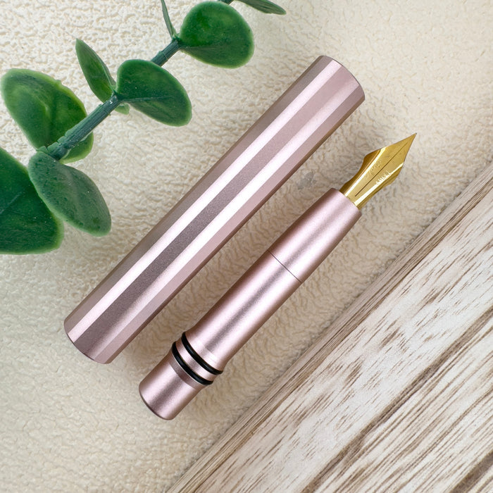 Tom's Studio The Studio Pocket Fountain Pen - Blush