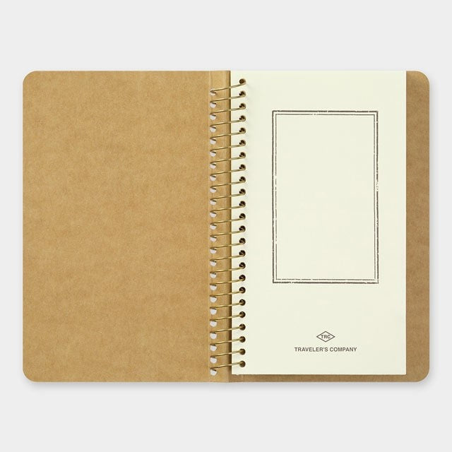 Traveler's Company | Cuaderno con Espiral A6 Slim Bolsillos de Papel