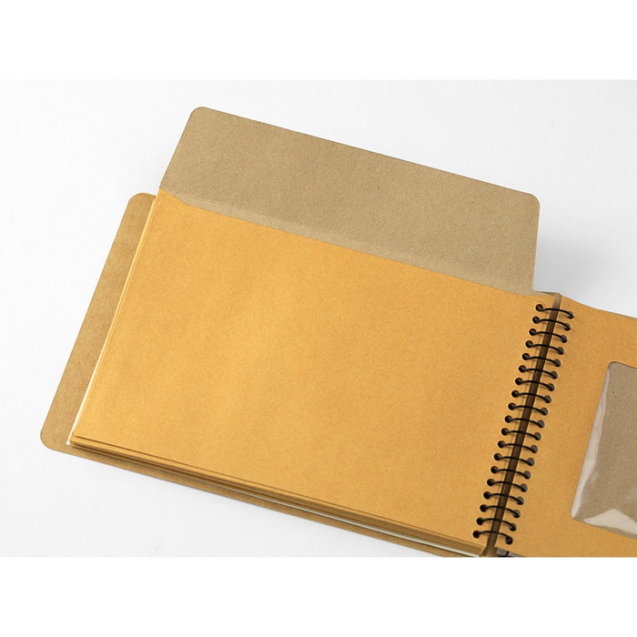 Traveler's Company | Cuaderno con Espiral B6 Sobres Visibles