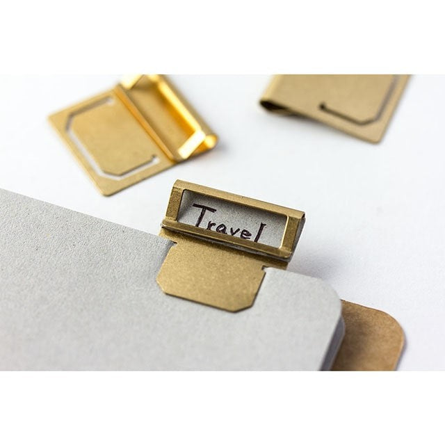 Traveler's Company | Marcapáginas Brass Index Plate