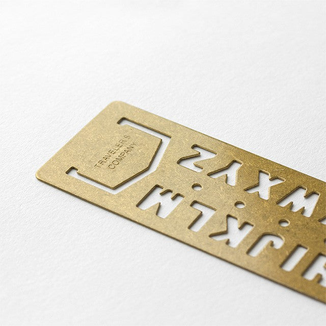 Traveler's Company | Marcapáginas Brass Template Alphabet