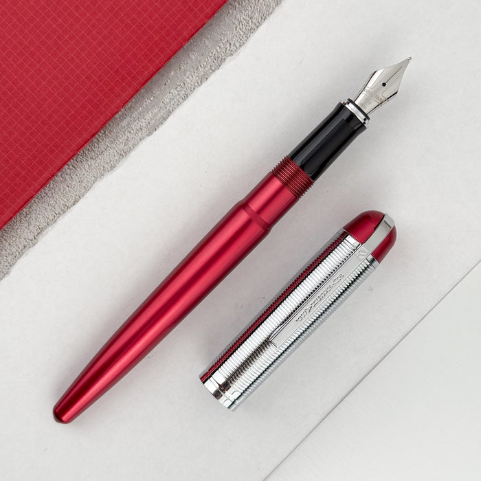 Wahl Eversharp Skyline Fountain Pen - Red w/Silver Trim